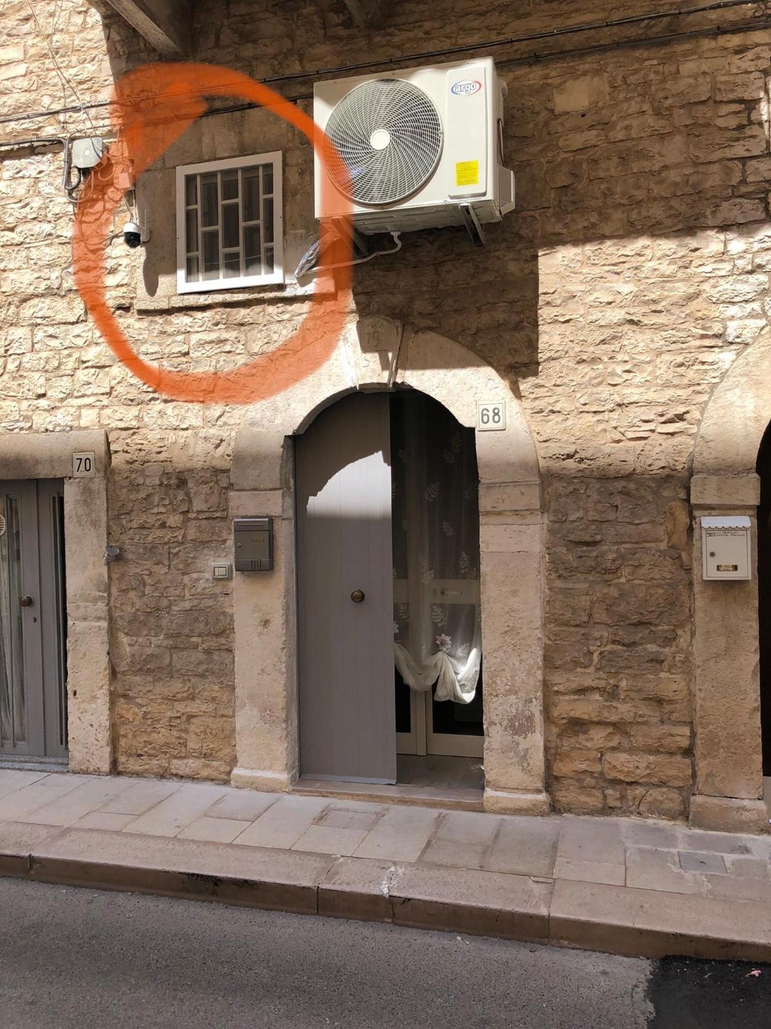 La Piccola Casa Di Tania In Via Fiore Terlizzi Bagian luar foto